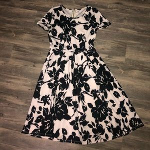 gorgeous black & white dress 🤍🖤